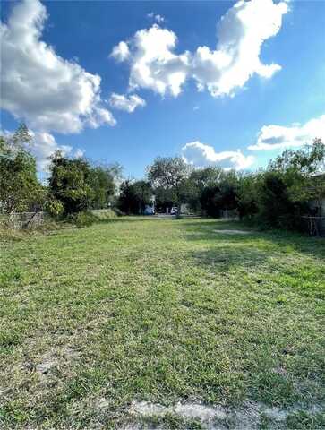 404 Dewey Avenue, Alice, TX 78332