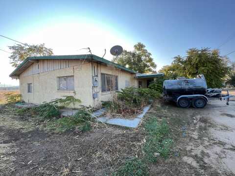 1035 Northgrand Avenue W, Porterville, CA 93257