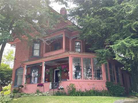 215 S CENTER Street, Corry, PA 16407