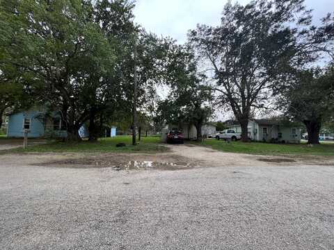 607-611 10th Street, Palacios, TX 77465