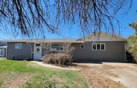 712 Snyder Ave, Glendive, MT 59330