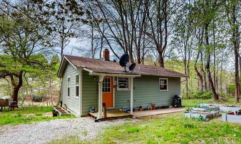 7 Grefe Road, Scaly Mountain, NC 28775