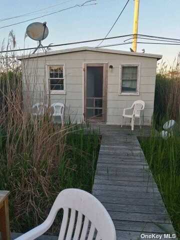 33 Sextant Walk, Ocean Beach, NY 11770