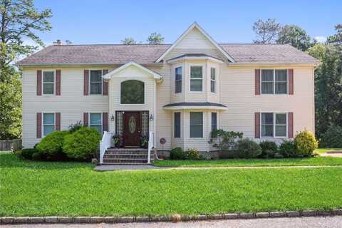 11 Grand Avenue, Yaphank, NY 11980