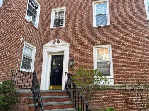 230 Central Avenue, Lawrence, NY 11559