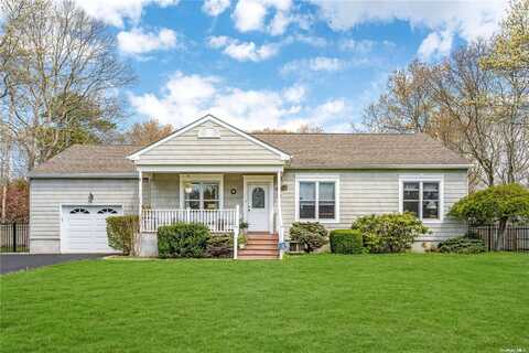 50 Sherwood Road, Hampton Bays, NY 11946