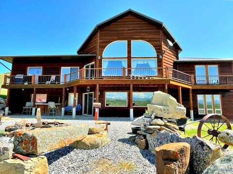 643 Grove Creek Rd, Absarokee, MT 59001