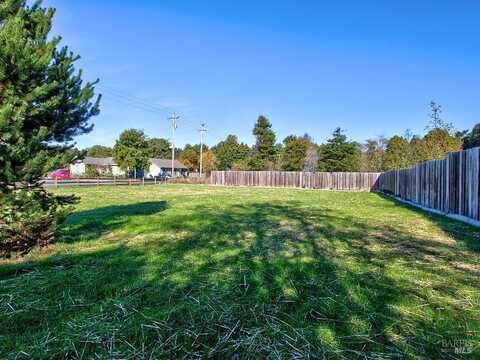 104 N Dana Street, Fort Bragg, CA 95437