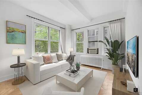 126 W 73rd Street, New York, NY 10023