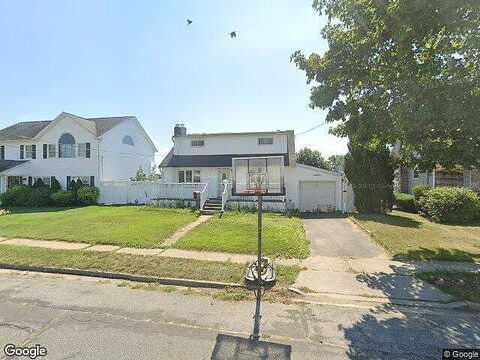 Seaton Street, Massapequa, NY 11758