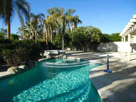 69 Sutton Place E, Palm Desert, CA 92211