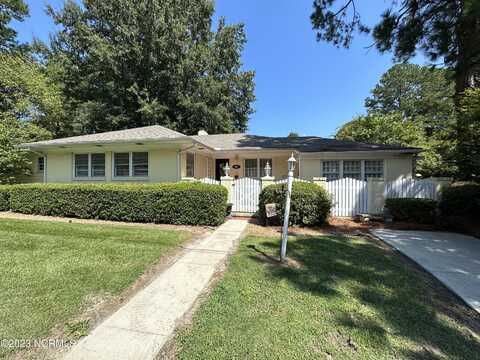 906 W Memorial Drive, Ahoskie, NC 27910