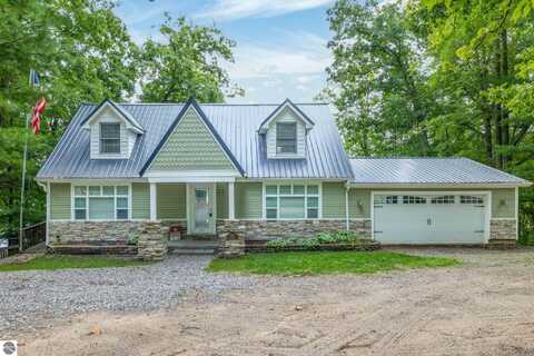 506 MCLACHLAN POINT, EVART, MI 49631