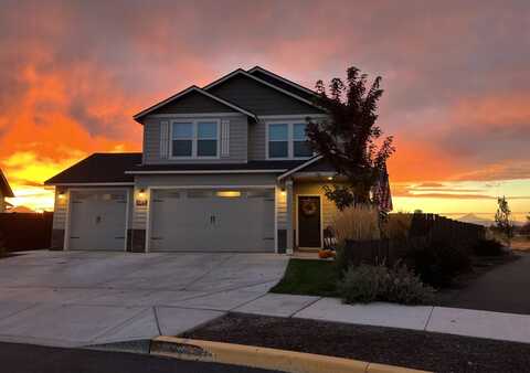 1097 NW 26th Way, Redmond, OR 97756