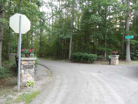 Country Club Ln, Lewisburg, WV 24901