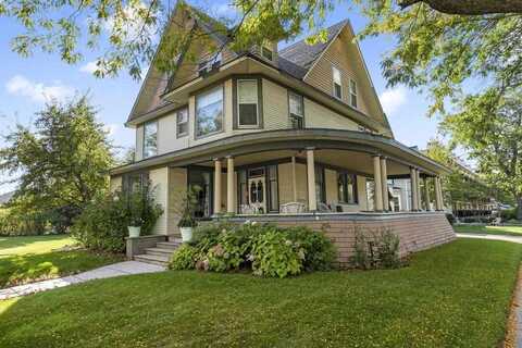 113 Michigan, Charlevoix, MI 49720