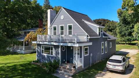 207 Petoskey, Charlevoix, MI 49720