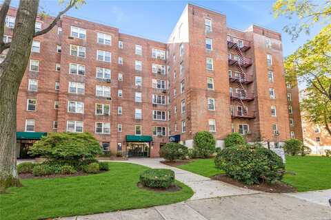 27-04 Parson Blvd, Flushing, NY 11354