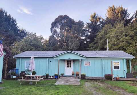 121 Salmon Harbor Rd, Smith River, CA 95567