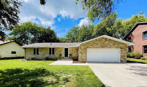 1764 Springview Dr, MASON CITY, IA 50401