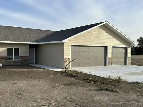 1132 Lampe Ct, Huron, SD 57350