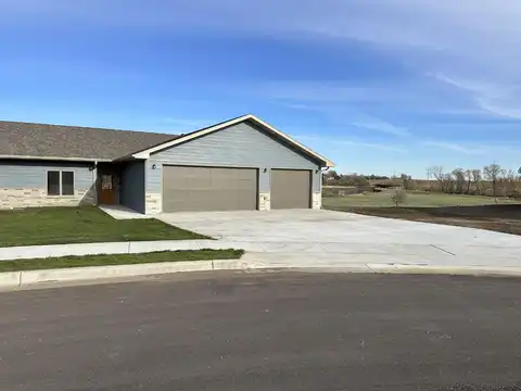 1110 Lampe Ct, Huron, SD 57350