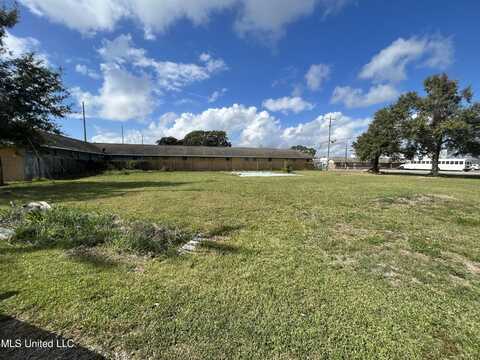 1724 Kenneth Avenue, Pascagoula, MS 39567