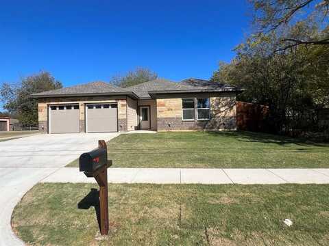 719 E 5th Street, Bonham, TX 75418