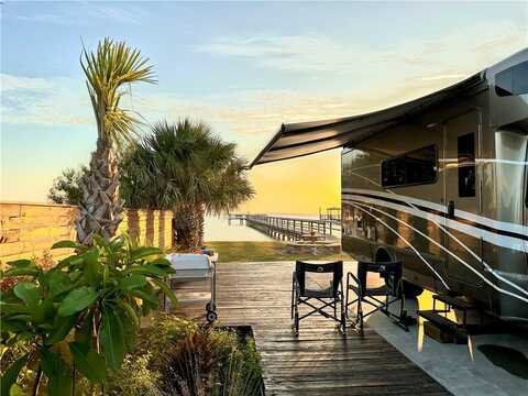 628 Copano Cove Road W, Rockport, TX 78382