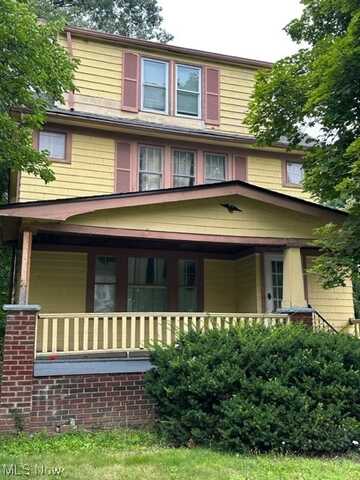 920 Yellowstone Road, Cleveland Heights, OH 44121
