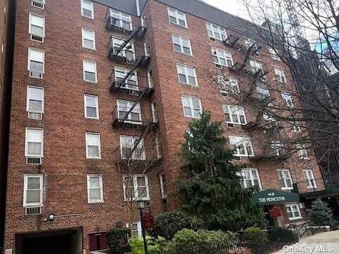 44-20 Douglaston Pkwy, Douglaston, NY 11363