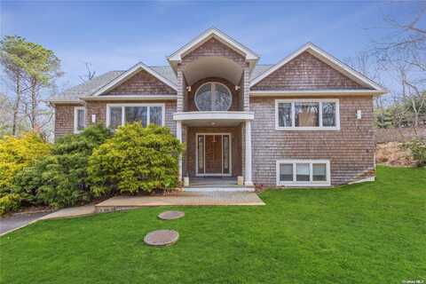 11 Douglas Court, Hampton Bays, NY 11946