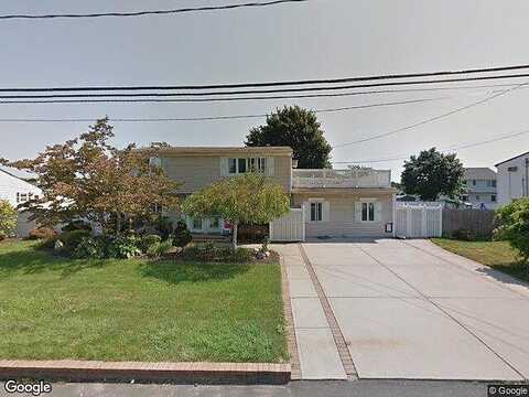 5Th St, WEST BABYLON, NY 11704