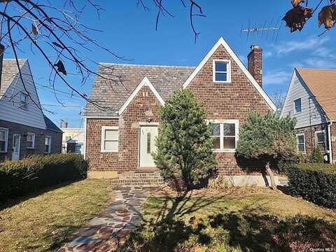 29 Foster Place, Hempstead, NY 11550