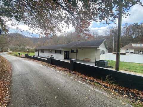 203 Pen Hook, Harold, KY 41635