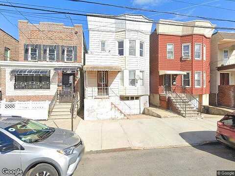 St Peters Ave, Bronx, NY 10461