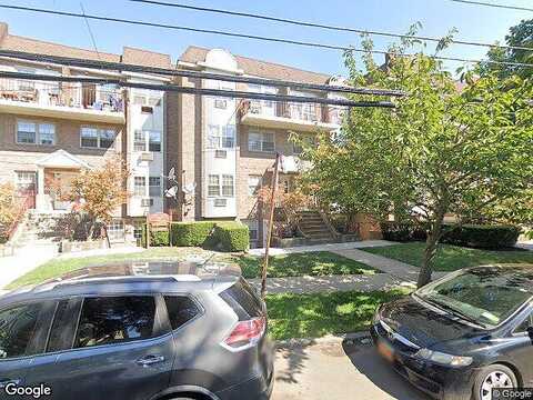 Highland Ave, Jamaica, NY 11432