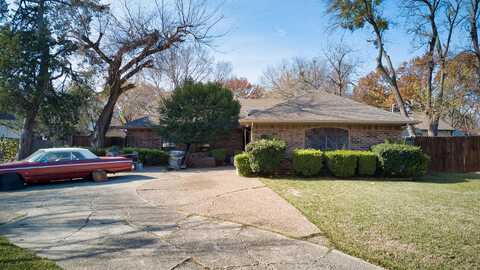 1/2 Denton Dr, Carrollton, TX 75006