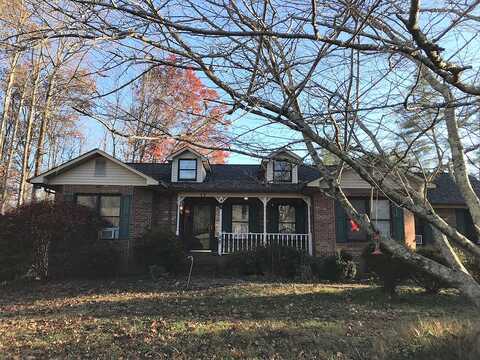 Alicia, MOUNT AIRY, NC 27030