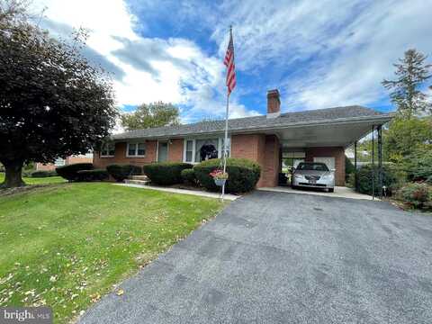 Briar Lane E, Chambersburg, PA 17202