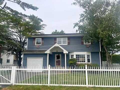 Lisa, FARMINGDALE, NY 11735