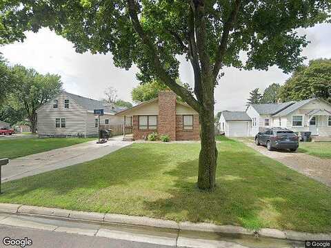 S Douglas Ave, Worthington, MN 56187