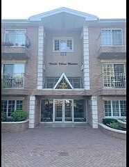 Mount Olivet Crescent #1E, Middle Village, NY 11379