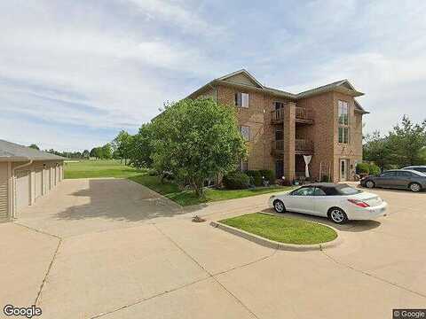 Colton Circle Ne 7B, Cedar Rapids, IA 52402