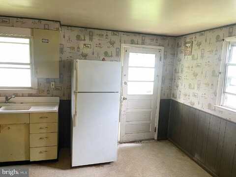Stuart, ESSEX, MD 21221