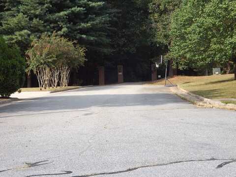 Fox Ridge Rd, Greensboro, NC 27406