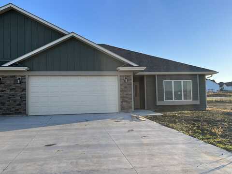 937 11th St. SE, Sioux Center, IA 51250