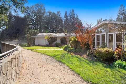 16 Los Robles Court, Saint Helena, CA 94574