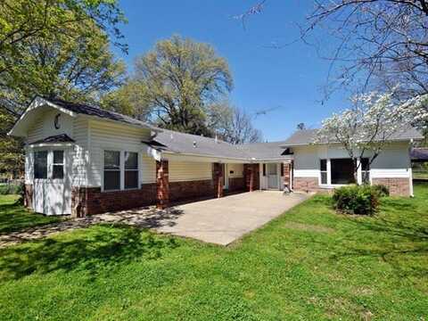 415 W Maple Street, Stilwell, OK 74960