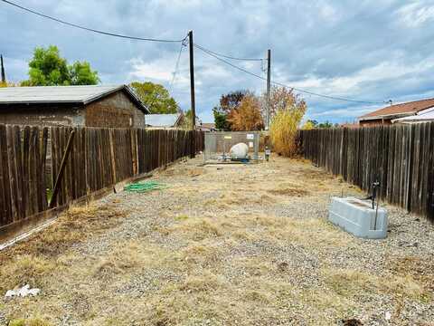 30 Martin Street, Madera, CA 93638